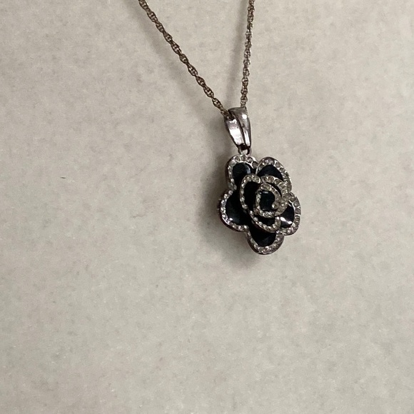 ❌SOLD❌Chanel Style Black Enamel Camilla Crystal Rhinestones Flower Necklace - Picture 5 of 10